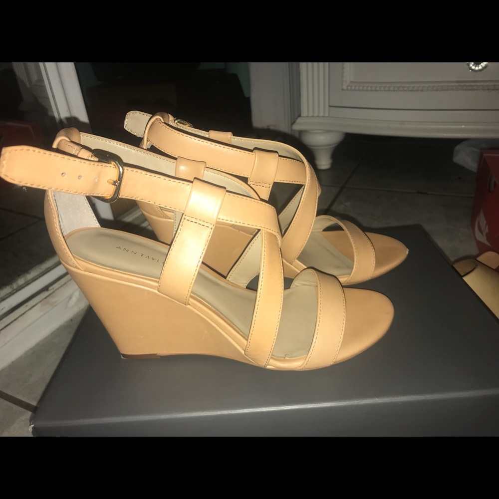 NUDE WEDGES